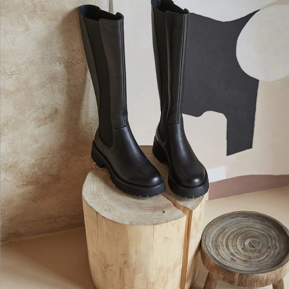 Looks Like Summer "Willow" Knee High Chelsea Boots (NWT) sz 41 (women's) - Picture 2 of 4